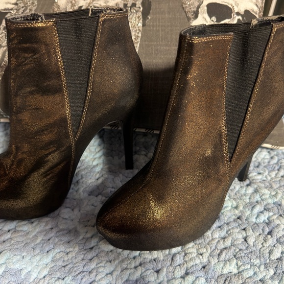 Shimmering Gold Heeled Boots - Picture 10 of 12